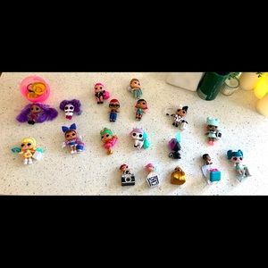 18 Lol surprise dolls